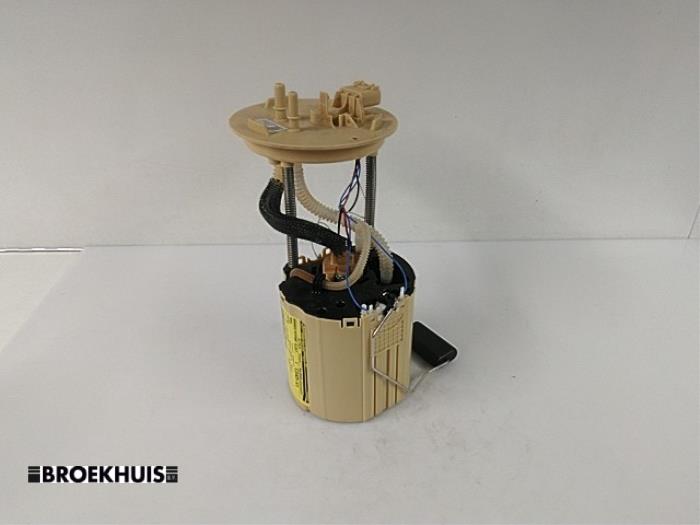 Gebruikte Tank element Pomp Opel Astra K Sports Tourer 1.6 CDTI 110 16V Prijs € 50,00 Margeregeling aangeboden door Autobedrijf Broekhuis B.V.