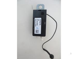 Gebruikte Antenne Versterker Opel Astra K Sports Tourer 1.6 CDTI 110 16V Prijs € 20,00 Margeregeling aangeboden door Autobedrijf Broekhuis B.V.