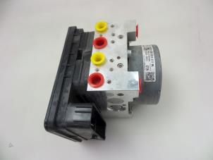 Gebruikte ABS Pomp Volkswagen Golf VII (AUA) 1.4 GTE 16V Prijs € 100,00 Margeregeling aangeboden door Autobedrijf Broekhuis B.V.