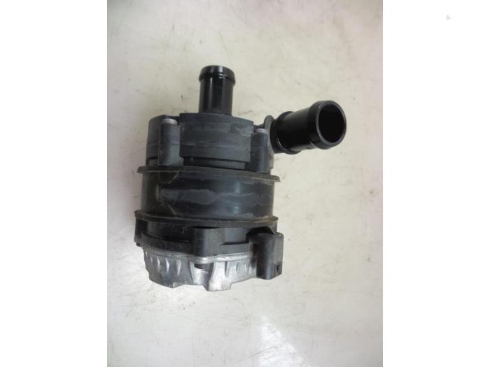 Gebruikte Waterpomp Volkswagen Golf VII (AUA) 1.4 GTE 16V Prijs € 30,00 Margeregeling aangeboden door Autobedrijf Broekhuis B.V.
