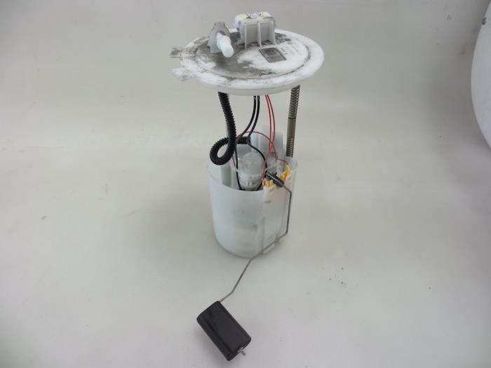 Gebruikte Tank element Pomp Renault Kadjar (RFEH) 1.2 Energy TCE 130 Prijs € 45,00 Margeregeling aangeboden door Autobedrijf Broekhuis B.V.