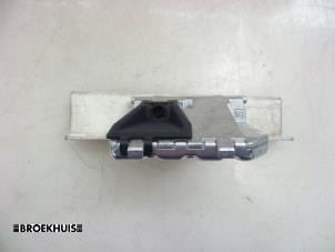 Gebruikte Remassistent sensor Mazda CX-3 (DJ/DK) 2.0 SkyActiv-G 120 Prijs € 100,00 Margeregeling aangeboden door Autobedrijf Broekhuis B.V.