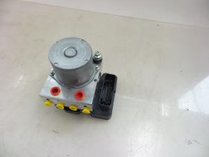 Gebruikte ABS Pomp Mazda CX-3 (DJ/DK) 2.0 SkyActiv-G 120 Prijs € 150,00 Margeregeling aangeboden door Autobedrijf Broekhuis B.V.