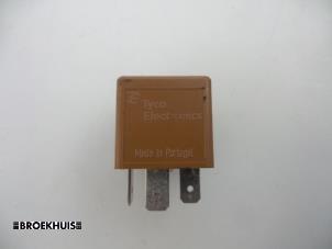 Gebruikte Relais Landrover Discovery Sport (LC) 2.0 TD4 180 16V Prijs € 10,00 Margeregeling aangeboden door Autobedrijf Broekhuis B.V.