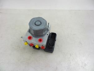 Gebruikte ABS Pomp Renault Twingo III (AH) 1.0 SCe 70 12V Prijs € 100,00 Margeregeling aangeboden door Autobedrijf Broekhuis B.V.