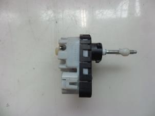 Gebruikte Motor Koplamp Mazda 6 SportBreak (GJ/GH/GL) 2.0 Skyactiv G 145 16V Prijs € 15,00 Margeregeling aangeboden door Autobedrijf Broekhuis B.V.