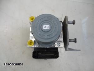 Gebruikte ABS Pomp Mercedes C Estate (S205) C-220 CDI BlueTEC, C-220 d 2.2 16V Prijs € 125,00 Margeregeling aangeboden door Autobedrijf Broekhuis B.V.