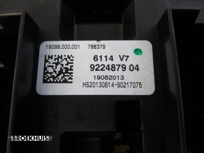 Zekeringkast van een BMW 1 serie (F20) 118d 2.0 16V 2013