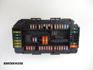 Gebruikte Zekeringkast BMW 1 serie (F20) 118d 2.0 16V Prijs € 20,00 Margeregeling aangeboden door Autobedrijf Broekhuis B.V.