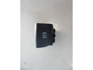 Gebruikte Schakelaar handrem Audi A3 Sportback (8VA/8VF) 1.6 TDI Ultra 16V Prijs € 15,00 Margeregeling aangeboden door Autobedrijf Broekhuis B.V.