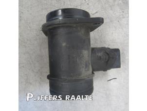 Gebruikte Luchtmassameter Volkswagen Transporter/Caravelle T4 2.5 TDI Prijs € 35,00 Margeregeling aangeboden door Pijffers B.V. Raalte