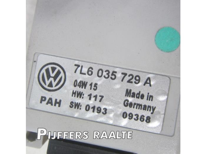 Telefoon Module van een Volkswagen Touareg (7LA/7L6) 2.5 TDI R5 2004