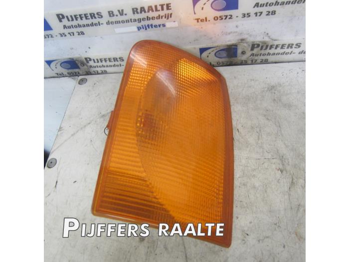 Gebruikte Pinker rechts Volkswagen LT II 28/31/35 2.5 Sdi Prijs € 20,00 Margeregeling aangeboden door Pijffers B.V. Raalte