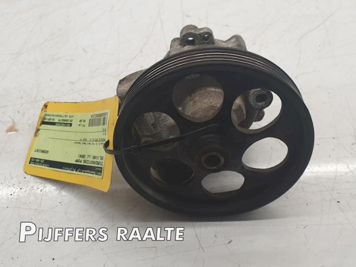 Gebruikte Servopomp Opel Vivaro 1.9 DTI 16V Prijs € 45,00 Margeregeling aangeboden door Pijffers B.V. Raalte