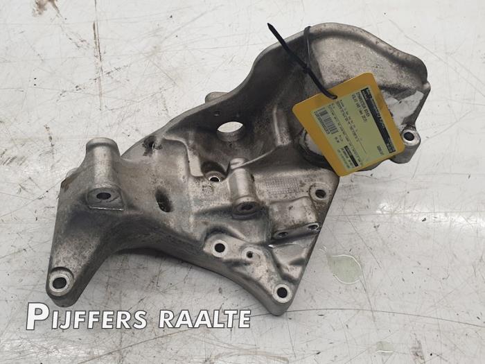 Gebruikte Dynamosteun boven Volvo V40 (MV) 2.0 D2 16V Prijs € 50,00 Margeregeling aangeboden door Pijffers B.V. Raalte