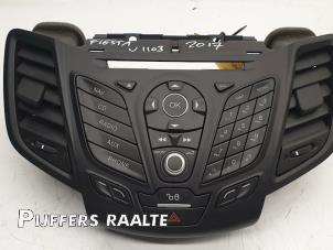 Gebruikte Radiobedienings paneel Ford Fiesta 6 (JA8) 1.0 EcoBoost 12V 100 Prijs € 70,00 Margeregeling aangeboden door Pijffers B.V. Raalte