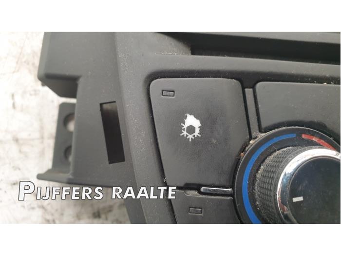 Regelunit Multi Media van een Opel Astra J Sports Tourer (PD8/PE8/PF8) 1.4 16V ecoFLEX 2011