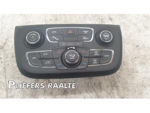 Gebruikte Chaufage Bedieningspaneel Jeep Compass II (MP) 2.0 Multijet II 170 16V 4x4 Prijs € 150,00 Margeregeling aangeboden door Pijffers B.V. Raalte