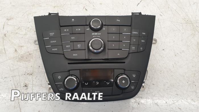 Radiobedienings paneel van een Opel Insignia Sports Tourer 1.6 Turbo 16V Ecotec 2010