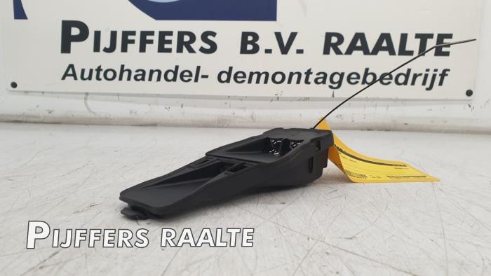 Gebruikte Sensor regen Volvo V40 Cross Country (MZ) 1.5 T3 16V Geartronic Prijs € 40,00 Margeregeling aangeboden door Pijffers B.V. Raalte