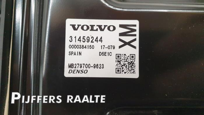 Computer Motormanagement van een Volvo V40 Cross Country (MZ) 1.5 T3 16V Geartronic 2017