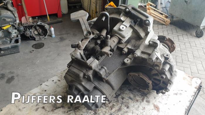 Versnellingsbak van een Volkswagen Golf V (1K1) 1.4 GT 16V 2008