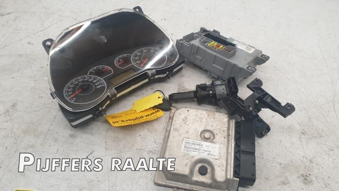 Gebruikte Kontaktslot + computer Fiat Punto Evo (199) 1.3 JTD Multijet 85 16V Euro 5 Prijs € 250,00 Margeregeling aangeboden door Pijffers B.V. Raalte