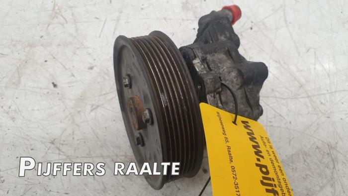 Gebruikte Pomp Servo Renault Master III (MA/MB/MC/MD/MH/MF/MG/MH) 2.3 dCi 16V Prijs € 50,00 Margeregeling aangeboden door Pijffers B.V. Raalte