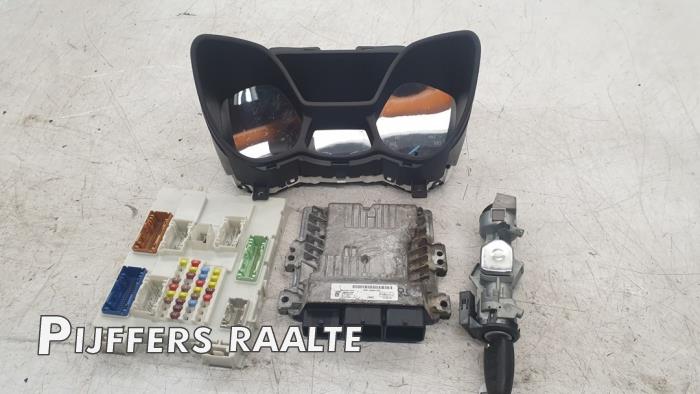 Computer Motormanagement van een Ford Transit Connect (PJ2) 1.6 TDCi 16V 75 2016