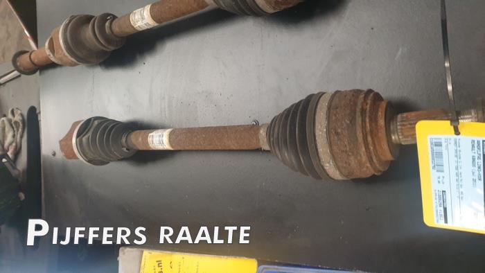 Gebruikte Steekas links-voor Renault Kangoo Express (FW) 1.6 16V Prijs € 70,00 Margeregeling aangeboden door Pijffers B.V. Raalte
