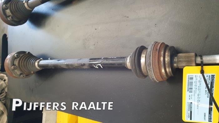 Gebruikte Aandrijfas links-achter Volkswagen Tiguan (AD1) 2.0 TDI 16V 4Motion Prijs € 100,00 Margeregeling aangeboden door Pijffers B.V. Raalte