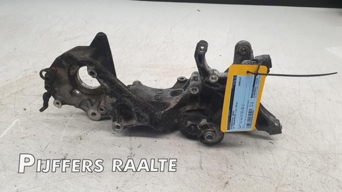 Gebruikte Dynamosteun onder Volkswagen Transporter T5 2.0 TDI DRF Prijs € 40,00 Margeregeling aangeboden door Pijffers B.V. Raalte