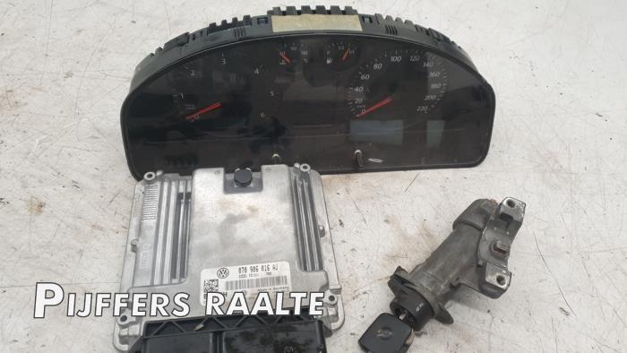 Gebruikte Kontaktslot + computer Volkswagen Transporter T5 2.5 TDi Prijs € 195,00 Margeregeling aangeboden door Pijffers B.V. Raalte