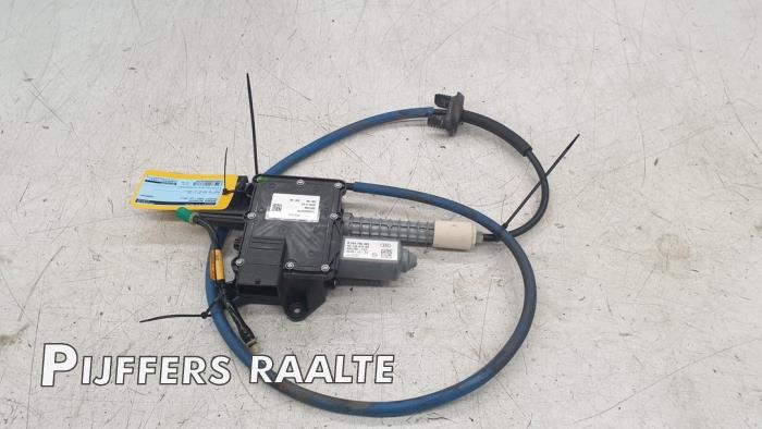 Gebruikte Handrem Mechaniek Peugeot 5008 I (0A/0E) 2.0 HDiF 16V Prijs € 175,00 Margeregeling aangeboden door Pijffers B.V. Raalte