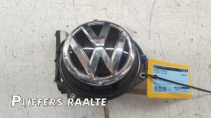 Gebruikte Handgreep Achterklep Volkswagen Passat (3G2) 2.0 TDI BiTurbo 16V 4Motion Prijs € 250,00 Margeregeling aangeboden door Pijffers B.V. Raalte