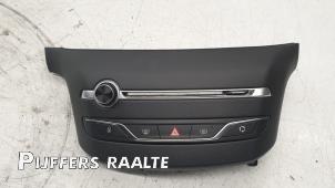 Gebruikte Radiobedienings paneel Peugeot 308 SW (L4/L9/LC/LJ/LR) 1.6 BlueHDi 120 Prijs € 75,00 Margeregeling aangeboden door Pijffers B.V. Raalte