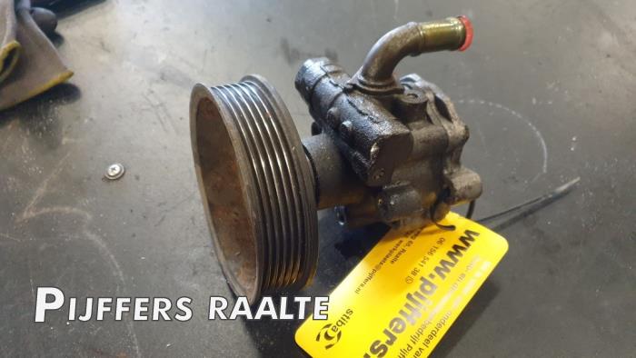 Gebruikte Pomp Servo Volkswagen Golf IV (1J1) 1.6 FSI 16V Prijs € 50,00 Margeregeling aangeboden door Pijffers B.V. Raalte
