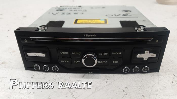 Radio CD Speler van een Peugeot 3008 I (0U/HU) 1.6 VTI 16V 2009