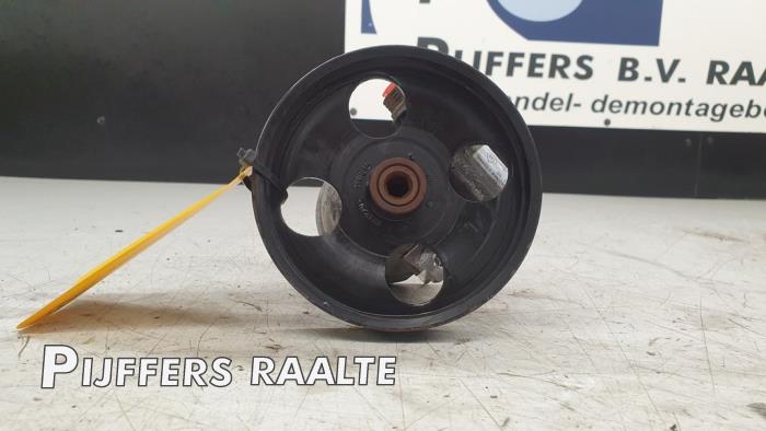 Gebruikte Pomp Servo Opel Vivaro 1.9 DTI 16V Prijs € 42,35 Inclusief btw aangeboden door Pijffers B.V. Raalte