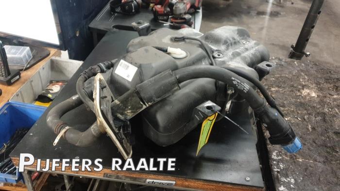 Gebruikte Ureumreservoir Renault Master III (EV/HV/UV/VA/VB/VD/VF/VG/VJ) 2.3 dCi 130 16V FWD Prijs € 363,00 Inclusief btw aangeboden door Pijffers B.V. Raalte
