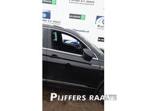 Gebruikte Portier 4Deurs rechts-voor Volkswagen Tiguan (AD1) 2.0 TSI 16V 4Motion Prijs € 845,79 Inclusief btw aangeboden door Pijffers B.V. Raalte