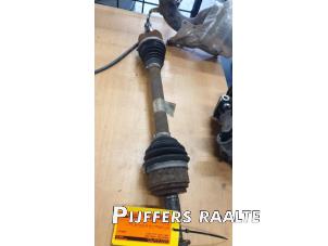 Gebruikte Aandrijfas links-voor Ford Focus 3 Wagon 1.0 Ti-VCT EcoBoost 12V 100 Prijs € 90,75 Inclusief btw aangeboden door Pijffers B.V. Raalte