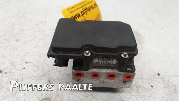 Gebruikte ABS Pomp Renault Clio III (BR/CR) 1.6 16V Prijs € 60,50 Inclusief btw aangeboden door Pijffers B.V. Raalte