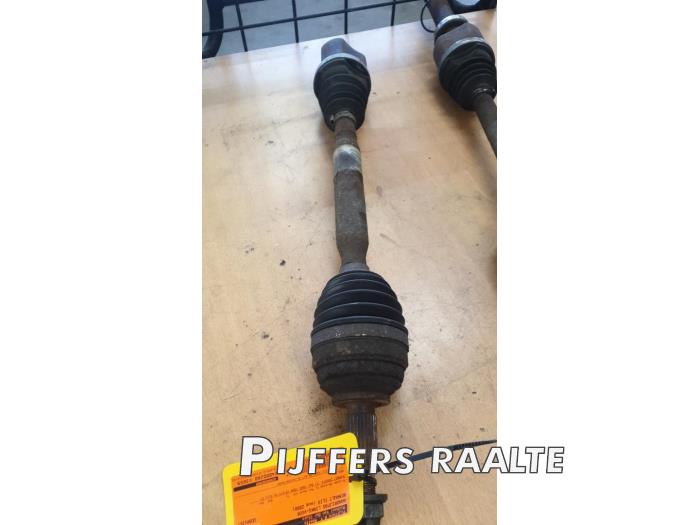 Gebruikte Steekas links-voor Renault Clio III (BR/CR) 1.6 16V Prijs € 60,50 Inclusief btw aangeboden door Pijffers B.V. Raalte