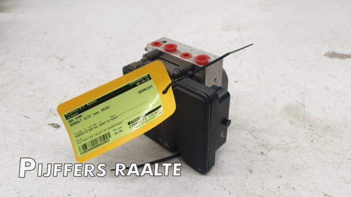 ABS Pomp van een Renault Clio IV (5R) 0.9 Energy TCE 90 12V 2016
