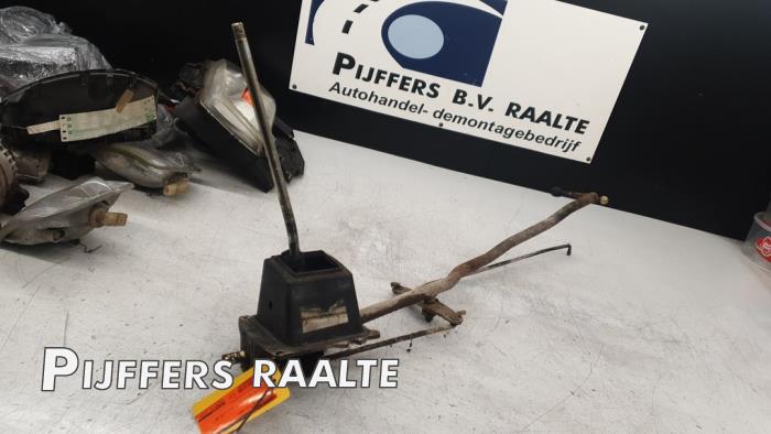 Gebruikte Schakelmechaniek Volkswagen Transporter/Caravelle T4 2.5 TDI Prijs € 90,75 Inclusief btw aangeboden door Pijffers B.V. Raalte