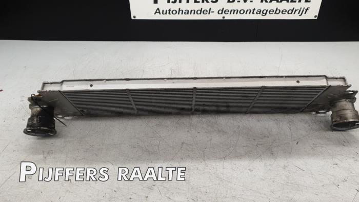 Intercooler van een Volkswagen Transporter T5 2.0 TDI DRF 2012