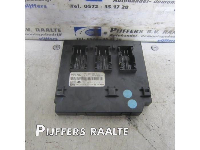 Boordcomputer van een Volkswagen Golf VI (5K1) 2.0 TSI R 16V 4Motion 2010