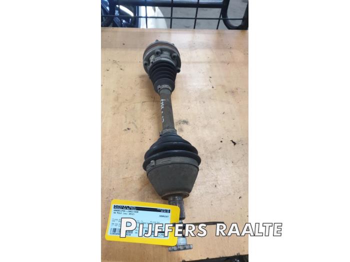 Gebruikte Aandrijfas links-voor Volkswagen Polo V (6R) 1.4 GTI 16V Prijs € 60,50 Inclusief btw aangeboden door Pijffers B.V. Raalte