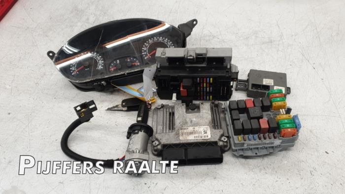 Gebruikte Kontaktslot + computer Iveco New Daily IV 40C18 Prijs € 605,00 Inclusief btw aangeboden door Pijffers B.V. Raalte